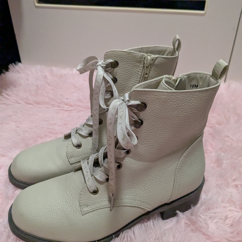 Women's Cream Lace-Up Boots